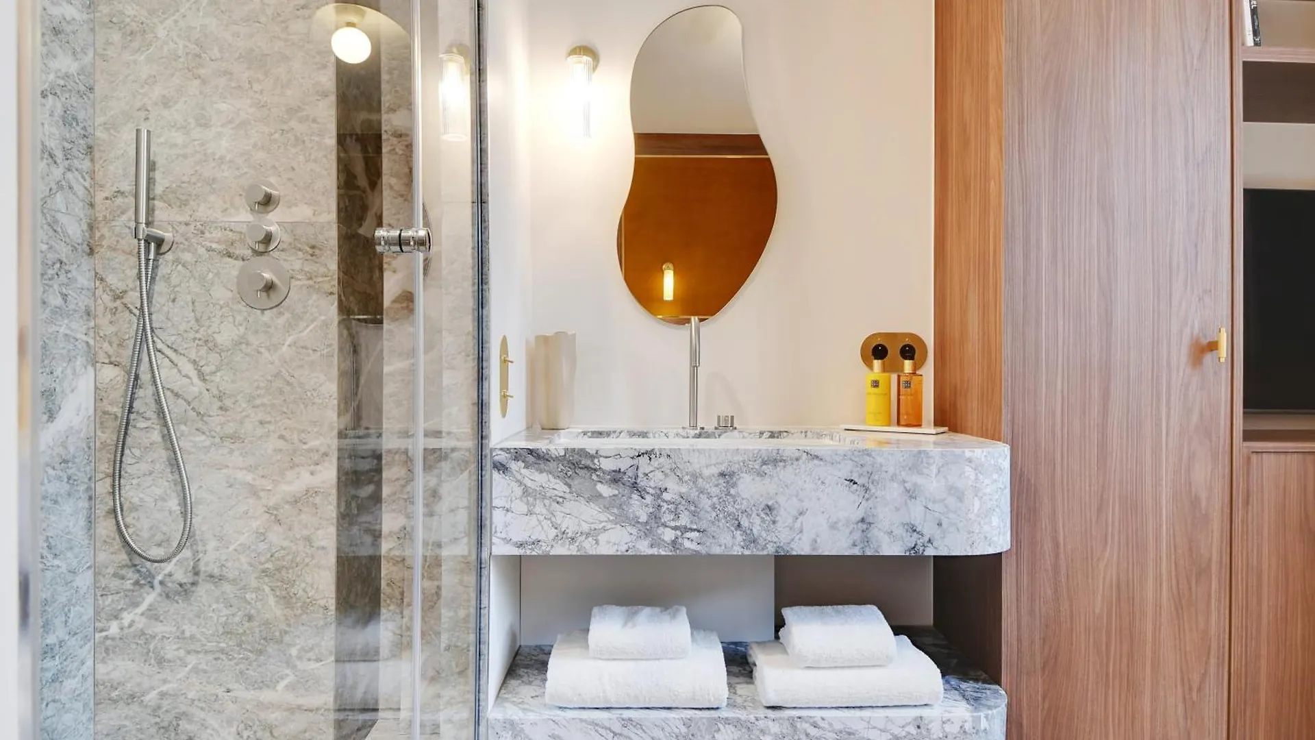 Oniri - Serviced In Saint Germain